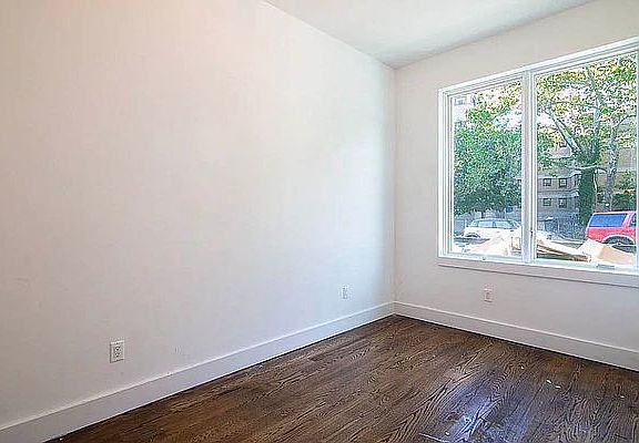 4th image of 190 Scholes St APT 1R