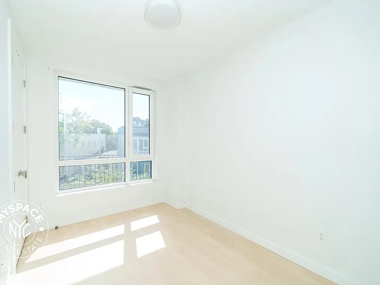 280 Meeker Ave #905 — Photo 10