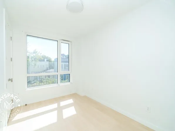 280 Meeker Avenue image 9 of 32