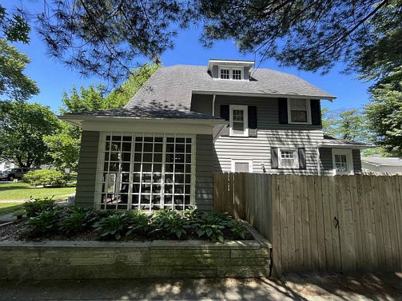 3rd image of 317 E Pokagon St