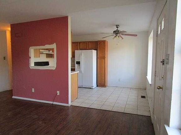 4720 Boxwood Pl P160D64 eat in kitchen