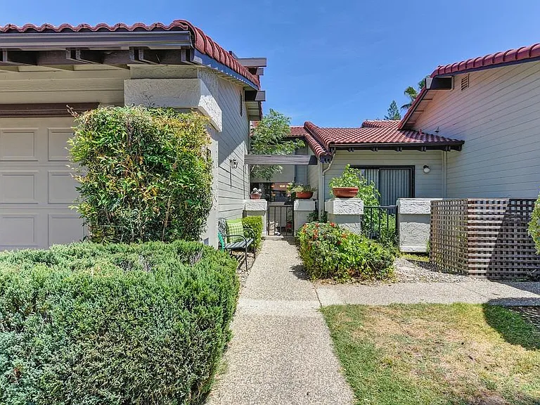 4871 El Cid Dr — Photo 3