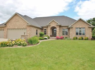 2825 Creekwood Cir, Green Bay, WI 54311