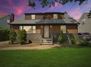 747 New St, Uniondale, NY 11553