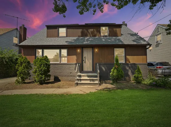 747 New St, Uniondale, NY 11553