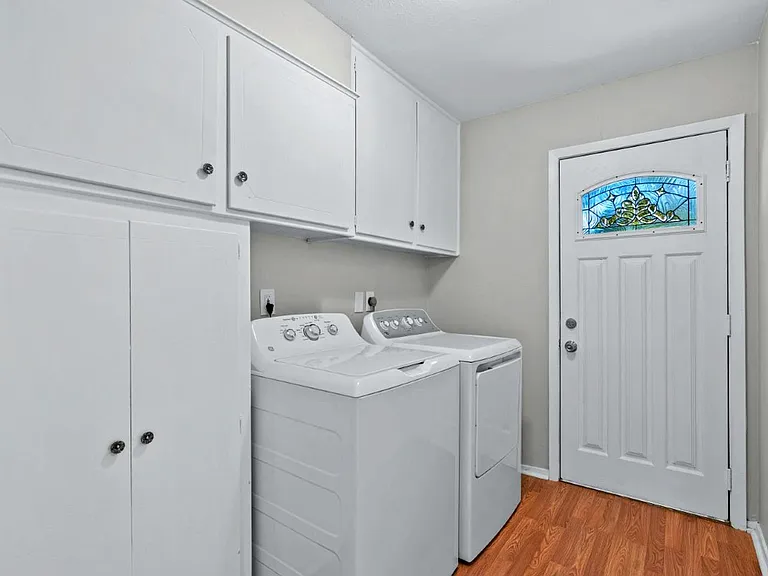 6121 Whitman Ave — Photo 17