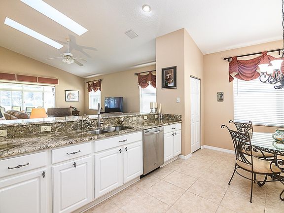 4th image of 757 Crestwood Dr