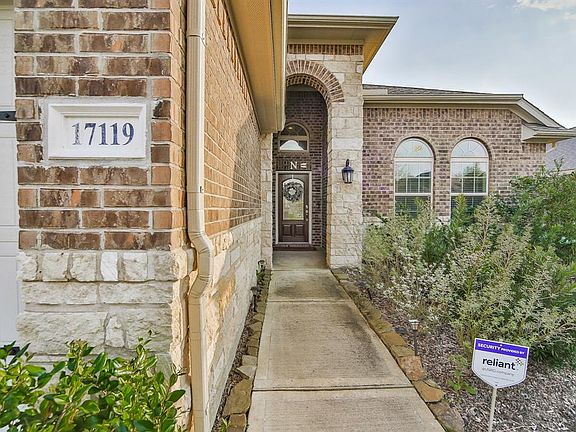 3rd image of 17119 Fable Springs Ln