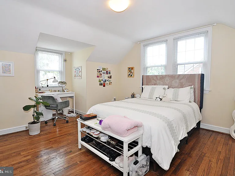 2124 N Troy St — Photo 14