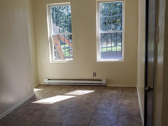 2nd image of 647 E Clearfield St Fl 1ST