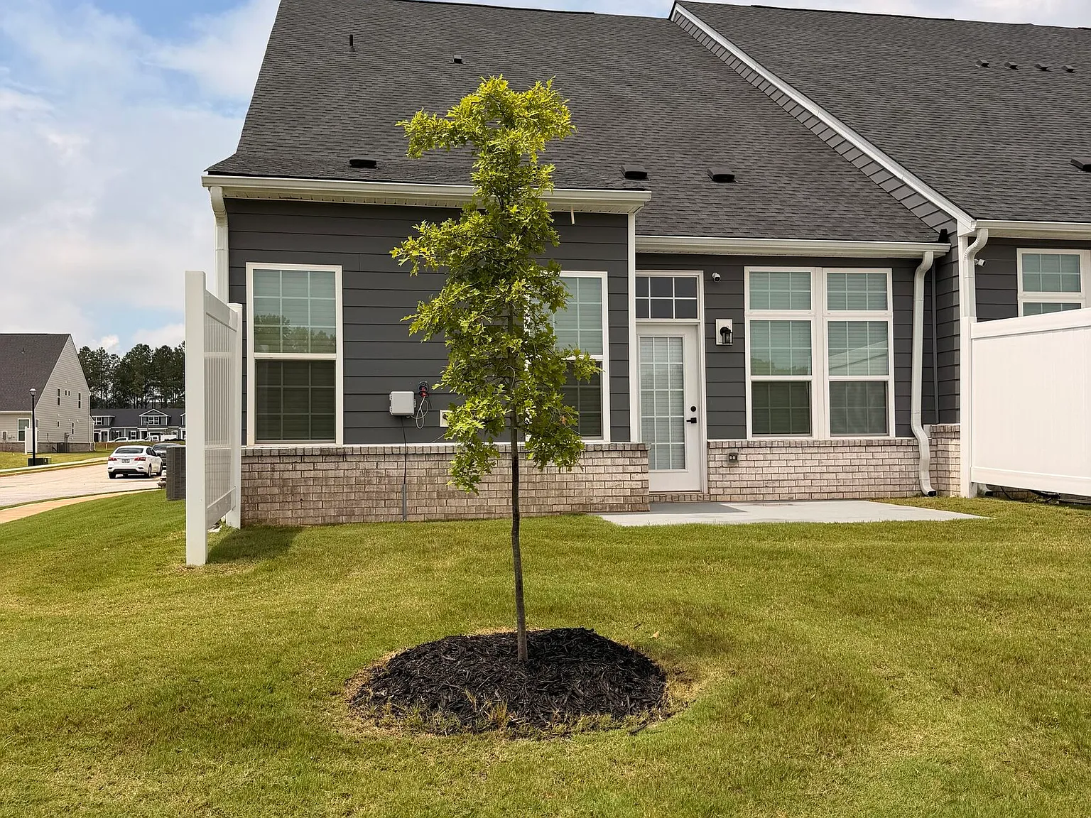 3 bed, 2.5 bath, 2169 sqft, $2,350 — Photo 2