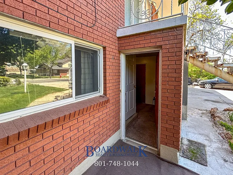 1528 E 8640 S — Photo 4