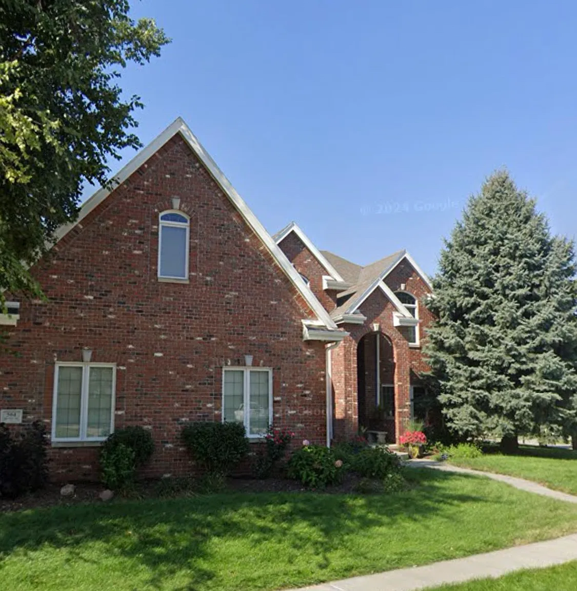 5 bed, 5.5 bath, 6000 sqft, $4,000 — Photo 1