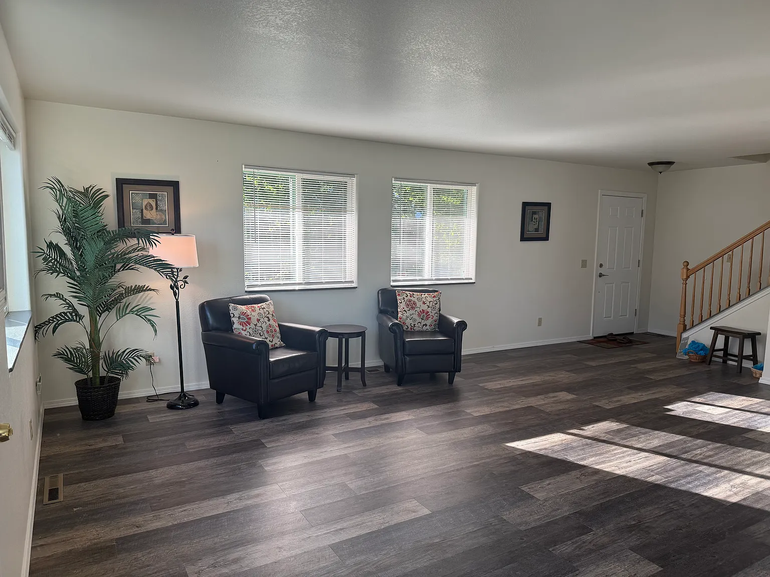 4 bed, 2.5 bath, 1858 sqft, $2,400 — Photo 2