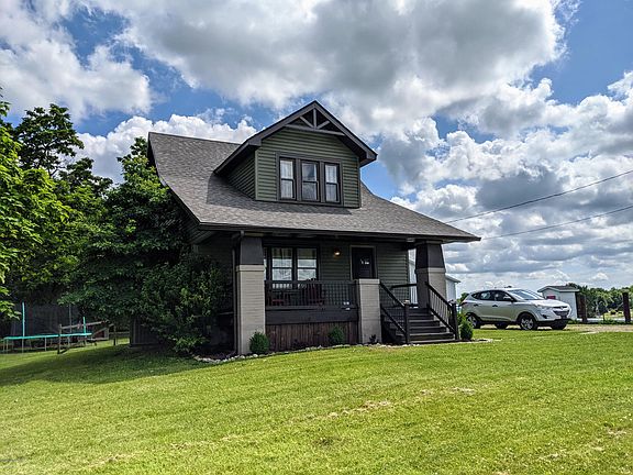 3rd image of 2424 Diamond Dr