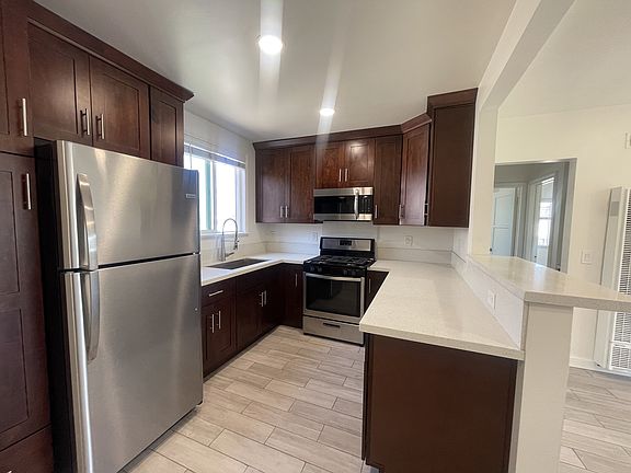 4th image of 943 Thomas Ave