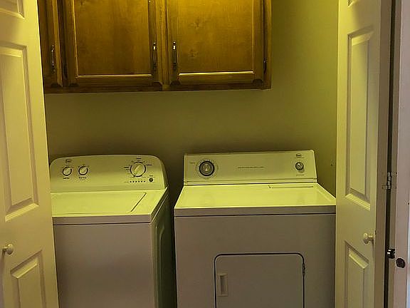 5th image of 211 Hillsboro Cir