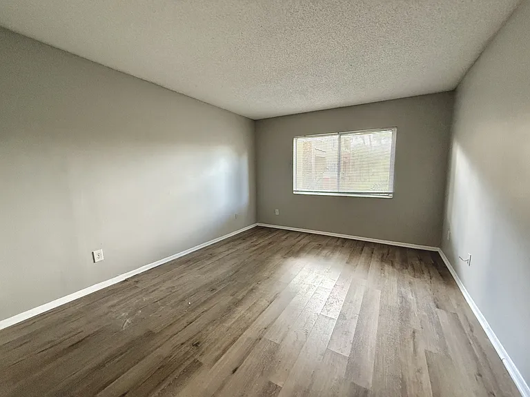 644 Kenwick Cir — Photo 7