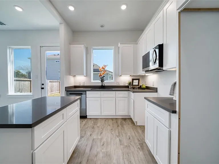 8107 Calhoun Rd — Photo 3