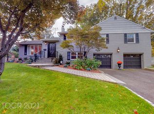 970 Washington Ave, Ho Ho Kus, NJ 07423