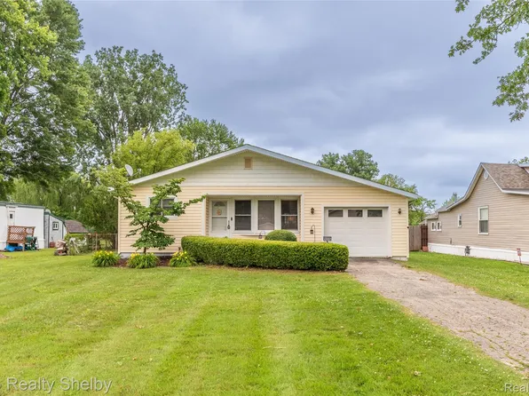 9595 Pearl Beach Blvd, Algonac, MI 48001