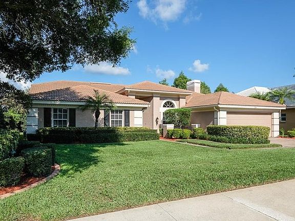 3rd image of 134 Woodcreek Dr E