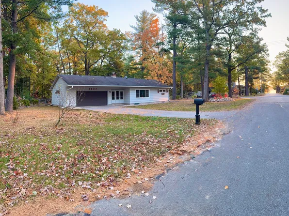 1927 Chippewa St, Traverse City, MI 49686