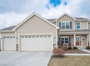 556 Benton Way, Cedarburg, WI 53012