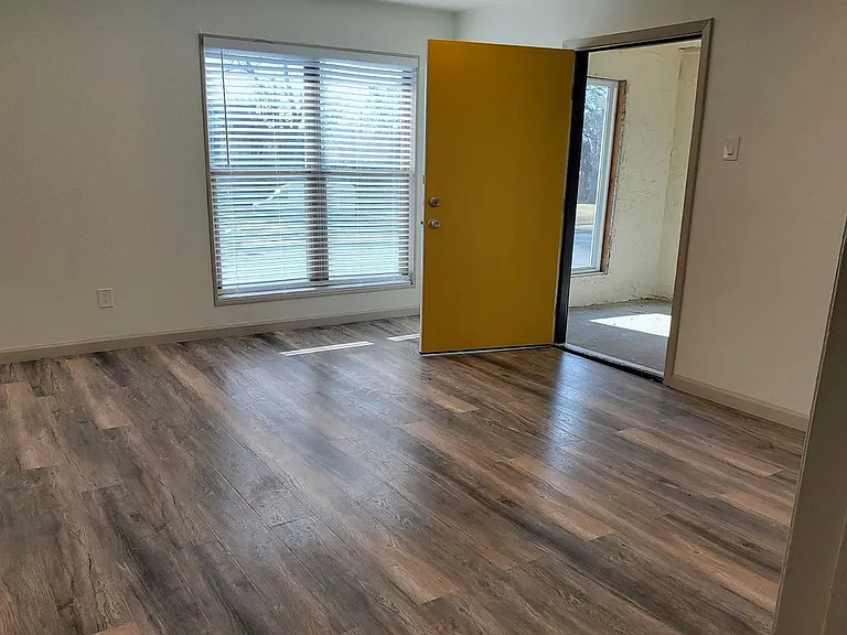 5109 Gaston Ave — Photo 6