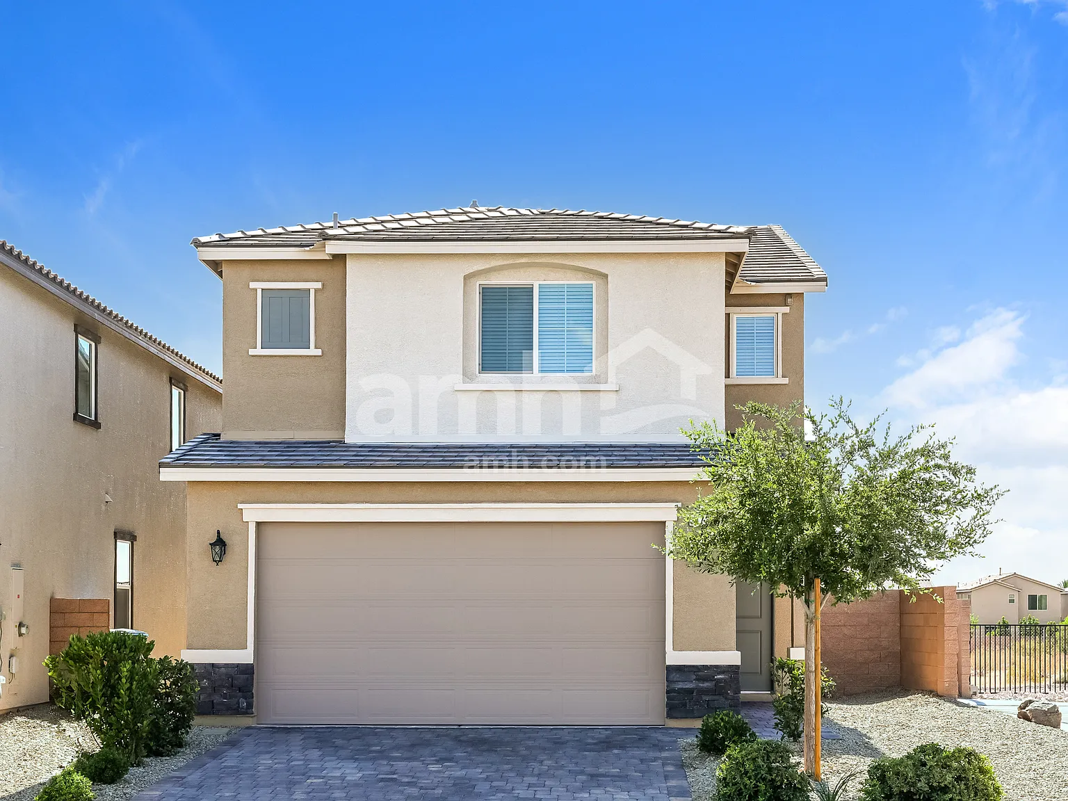 3 bed, 2.5 bath, 2086 sqft, $2,440 — Photo 1