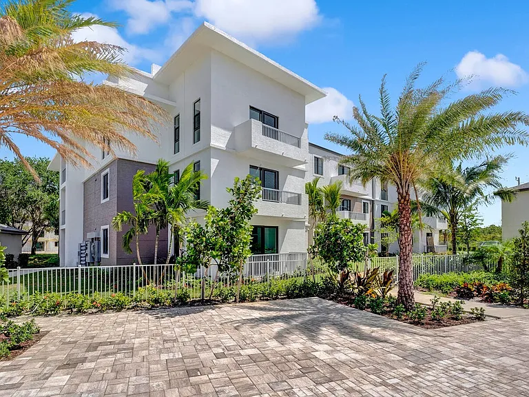 Boca Villas — Photo 2