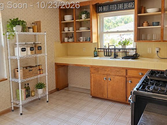 3rd image of 22979 Rosedale St