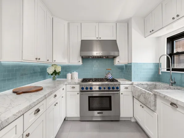 201 East 77th Street image 2 of 12