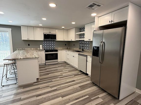 4th image of 332 Carsley Road