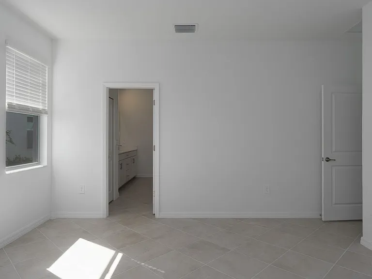 11470 Burgundy Dr — Photo 37