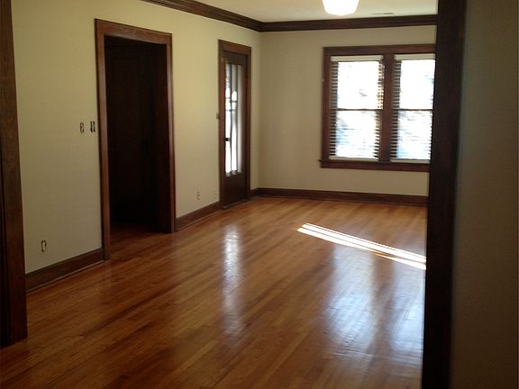4th image of 4815 Holly St