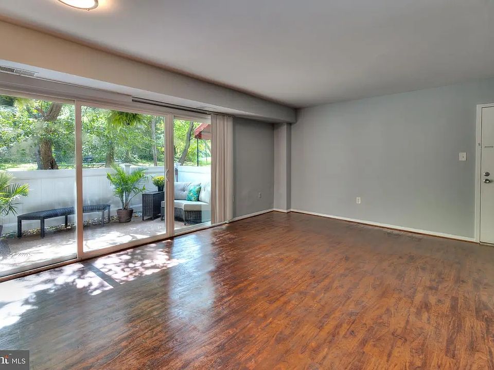 Large Living/Dining Room