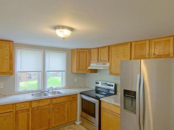 2nd image of 307 W Smith St