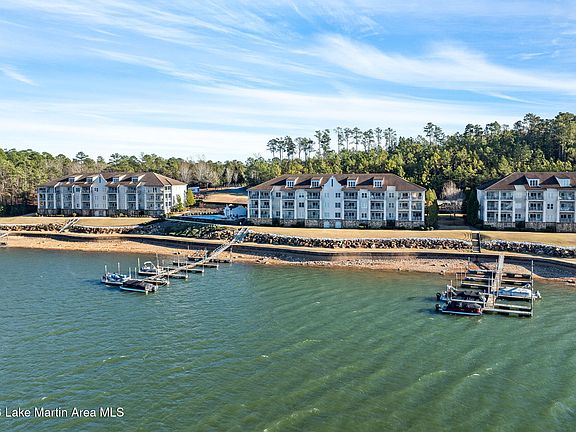 3rd image of 50 Crowne Pointe Rd