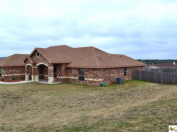 3rd image of 900 Cactus Ln