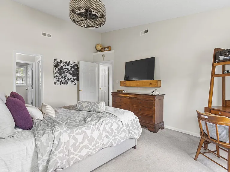 118 Archdale Dr — Photo 17