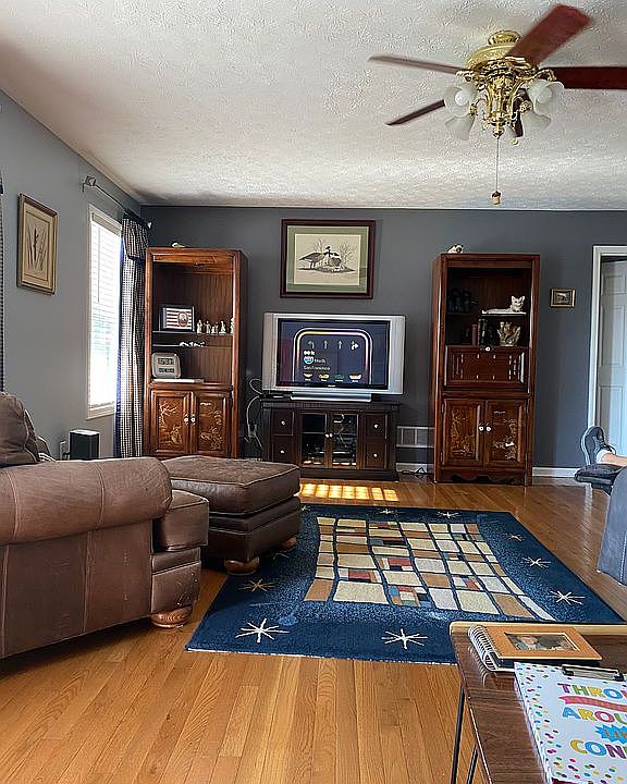 1st image of 336 Primrose Ln