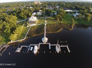 806 Iberville Dr, Ocean Springs, MS 39564