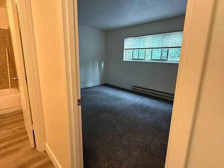 LAURELWOOD ESTATES — Photo 15