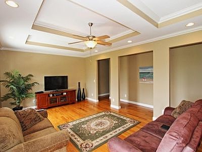 4th image of 454 Grovemont Pl