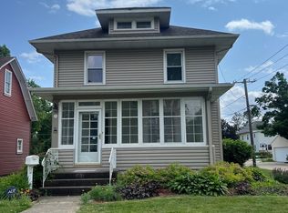 211 W 13th St, Sterling, IL 61081