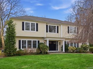 32 Highfield Lane, Roslyn Heights, NY
