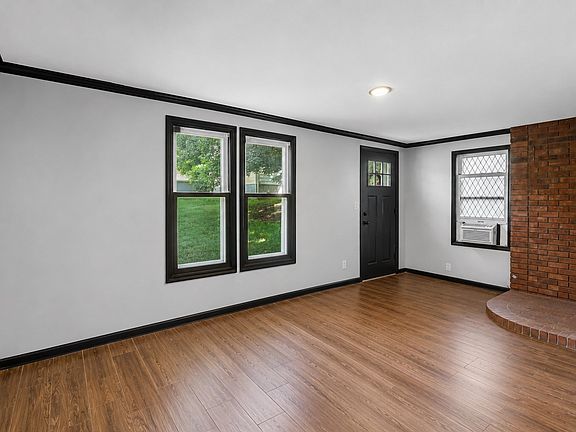 2nd image of 2539 Grandview Ave