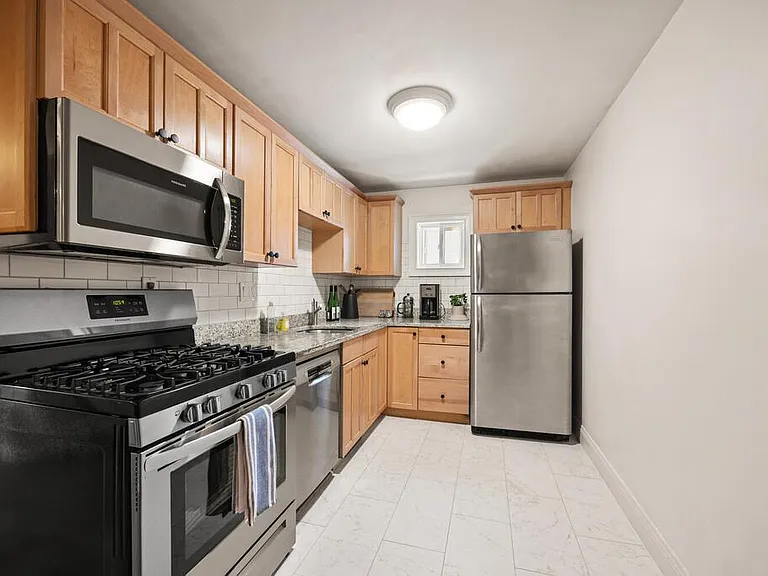 280 E St #1 — Photo 15