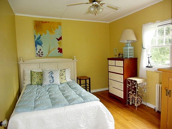 Bedroom/Plenty of Sunlight